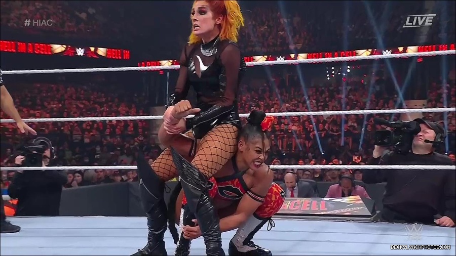 WWE_Hell_In_A_Cell_2022_720p_WEB_h264-HEEL_mp4_001666387.jpg