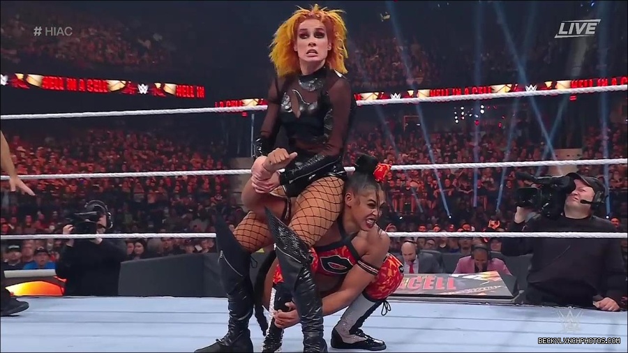 WWE_Hell_In_A_Cell_2022_720p_WEB_h264-HEEL_mp4_001666787.jpg