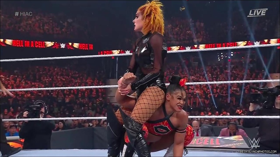 WWE_Hell_In_A_Cell_2022_720p_WEB_h264-HEEL_mp4_001667587.jpg
