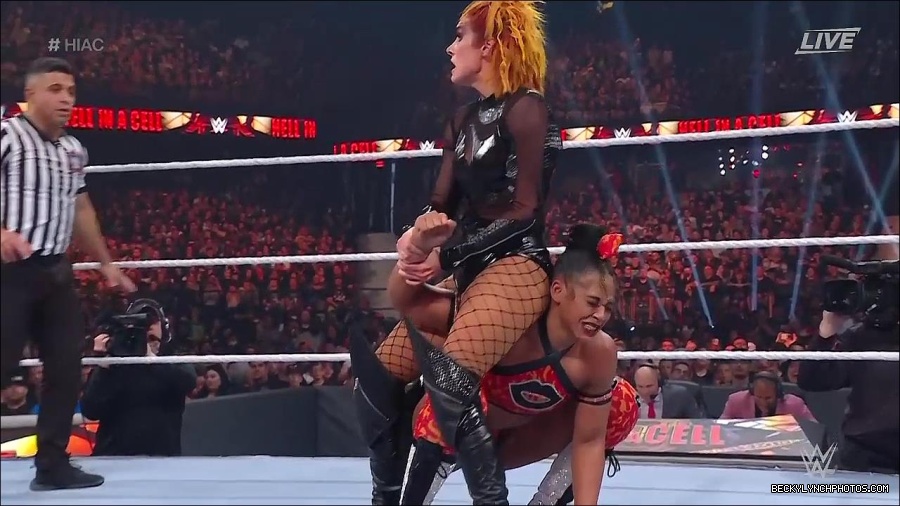 WWE_Hell_In_A_Cell_2022_720p_WEB_h264-HEEL_mp4_001667987.jpg