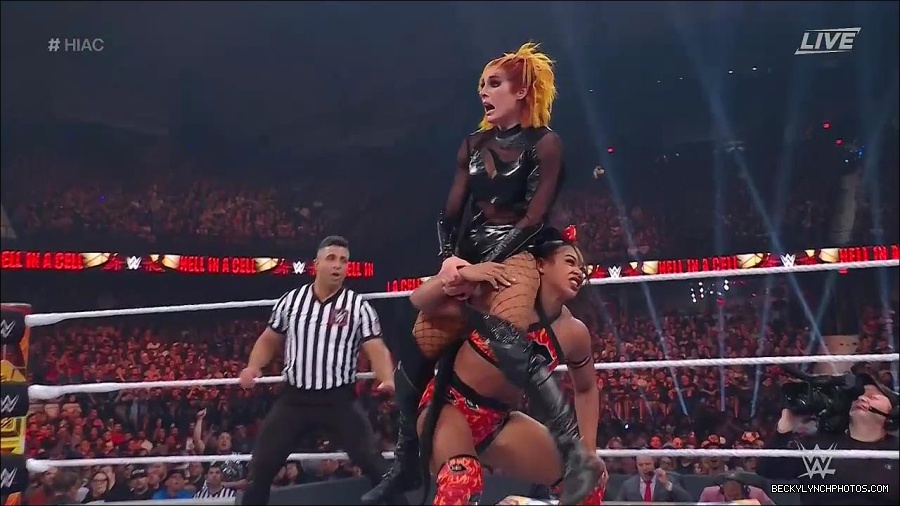 WWE_Hell_In_A_Cell_2022_720p_WEB_h264-HEEL_mp4_001675987.jpg