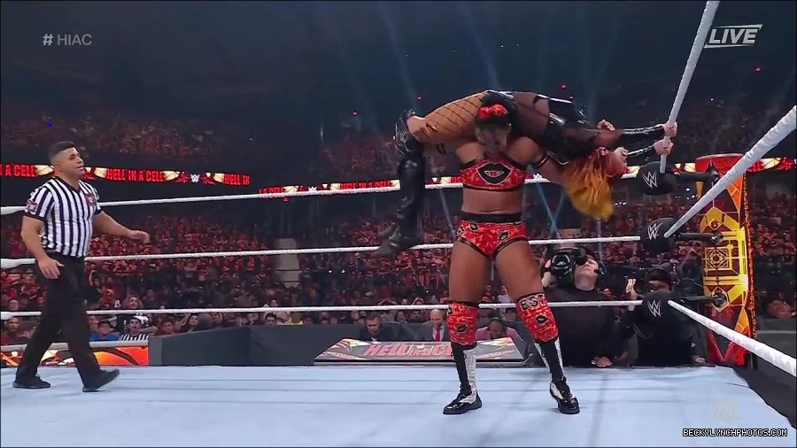 WWE_Hell_In_A_Cell_2022_720p_WEB_h264-HEEL_mp4_001680787.jpg