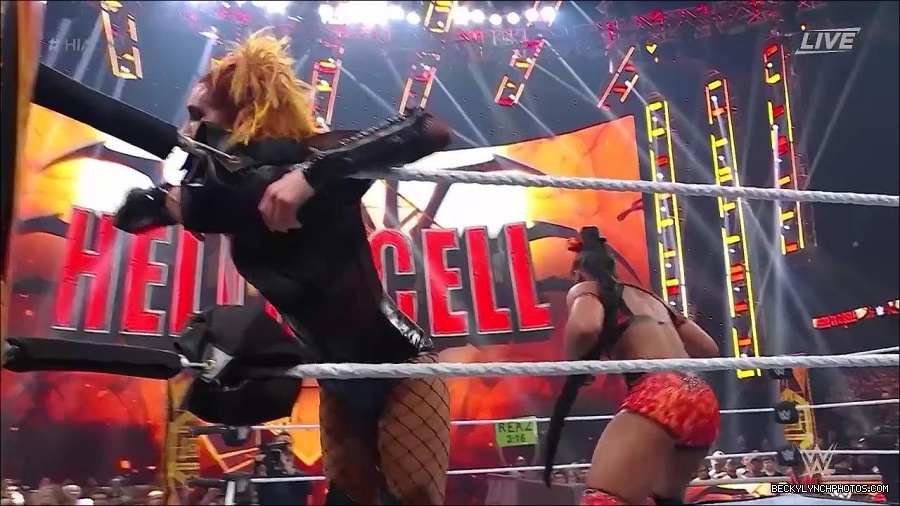 WWE_Hell_In_A_Cell_2022_720p_WEB_h264-HEEL_mp4_001686387.jpg