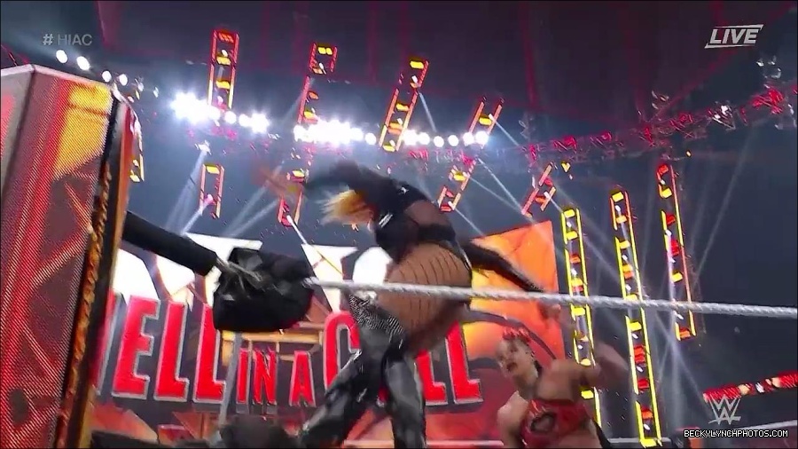 WWE_Hell_In_A_Cell_2022_720p_WEB_h264-HEEL_mp4_001689187.jpg