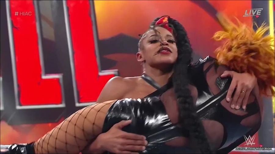 WWE_Hell_In_A_Cell_2022_720p_WEB_h264-HEEL_mp4_001696387.jpg