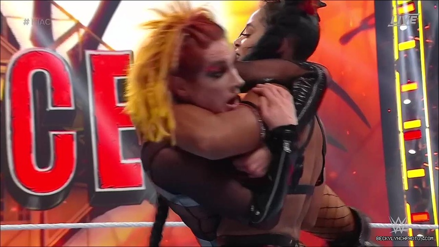 WWE_Hell_In_A_Cell_2022_720p_WEB_h264-HEEL_mp4_001698387.jpg