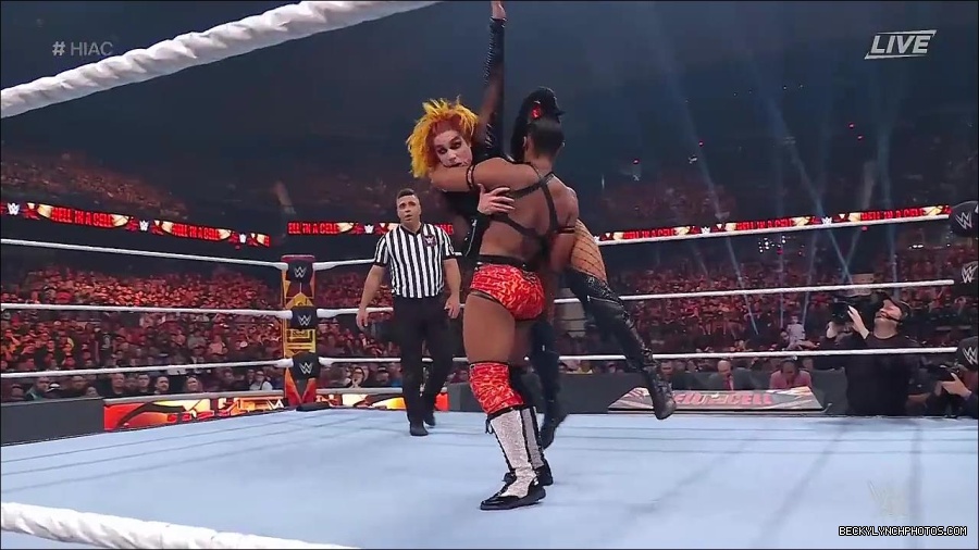 WWE_Hell_In_A_Cell_2022_720p_WEB_h264-HEEL_mp4_001699954.jpg