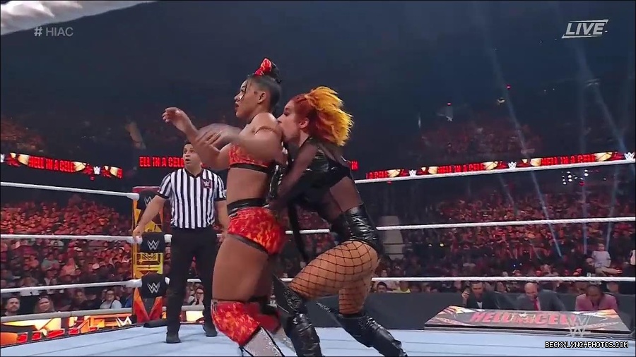 WWE_Hell_In_A_Cell_2022_720p_WEB_h264-HEEL_mp4_001701154.jpg