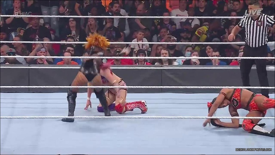 WWE_Hell_In_A_Cell_2022_720p_WEB_h264-HEEL_mp4_001703554.jpg