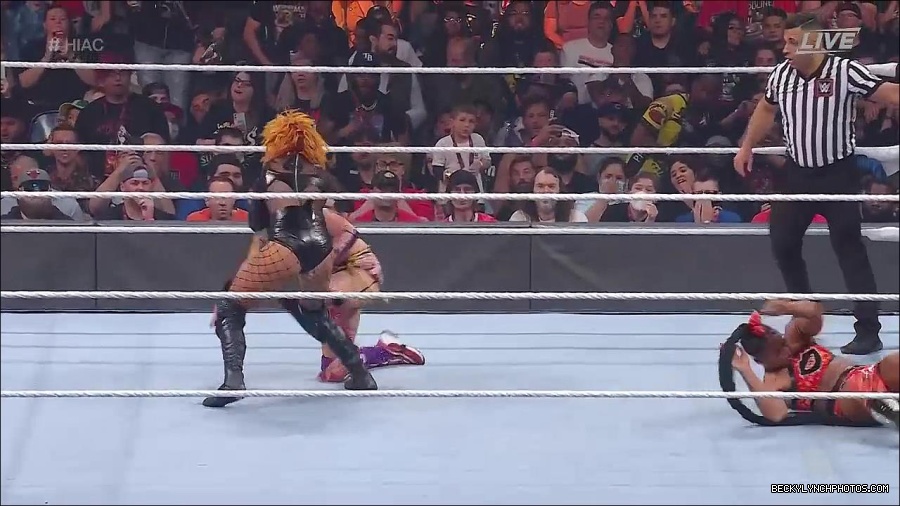 WWE_Hell_In_A_Cell_2022_720p_WEB_h264-HEEL_mp4_001703954.jpg