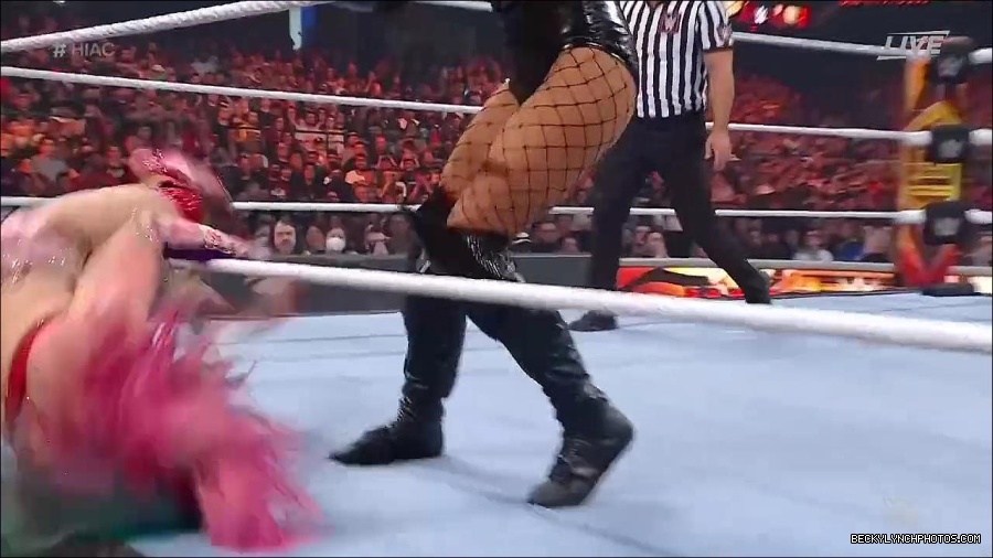 WWE_Hell_In_A_Cell_2022_720p_WEB_h264-HEEL_mp4_001705554.jpg
