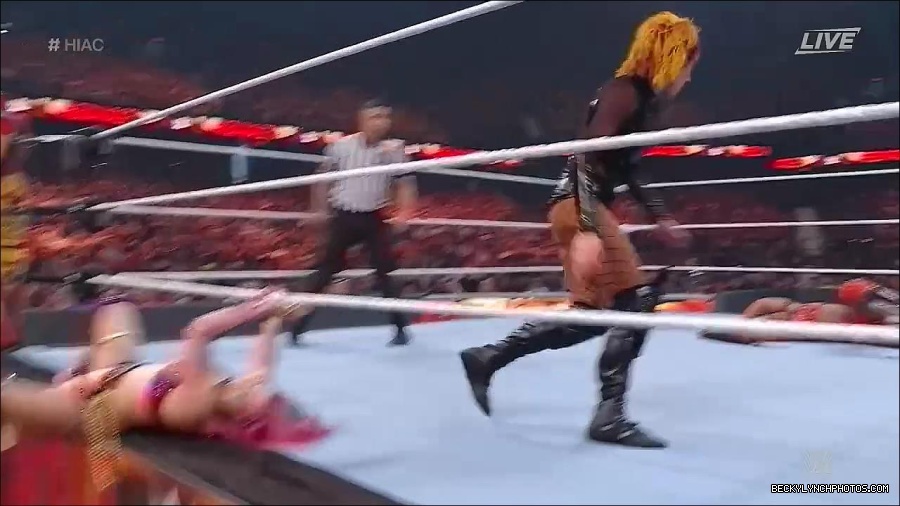WWE_Hell_In_A_Cell_2022_720p_WEB_h264-HEEL_mp4_001706354.jpg