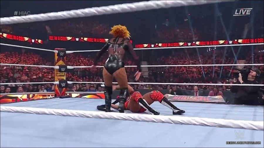 WWE_Hell_In_A_Cell_2022_720p_WEB_h264-HEEL_mp4_001707554.jpg
