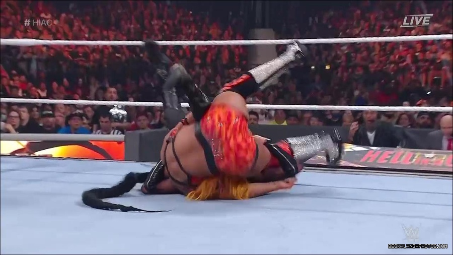 WWE_Hell_In_A_Cell_2022_720p_WEB_h264-HEEL_mp4_001708754.jpg