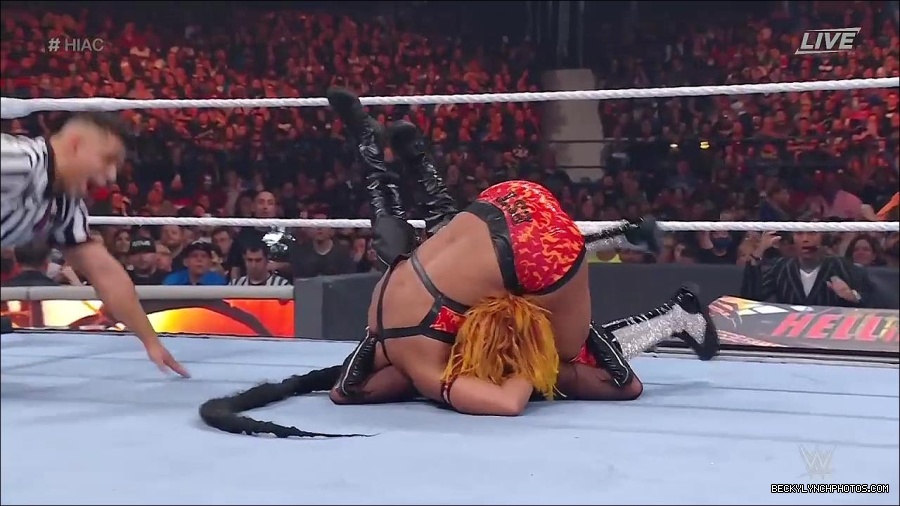 WWE_Hell_In_A_Cell_2022_720p_WEB_h264-HEEL_mp4_001709554.jpg