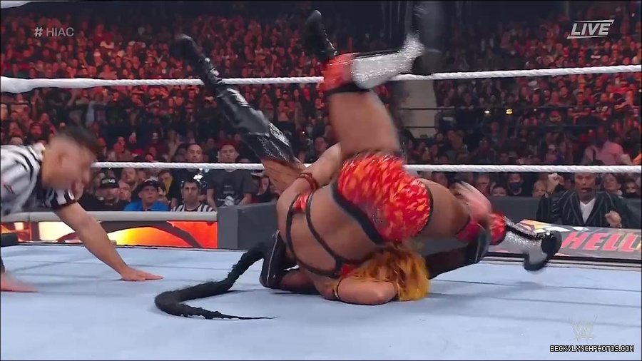 WWE_Hell_In_A_Cell_2022_720p_WEB_h264-HEEL_mp4_001710354.jpg