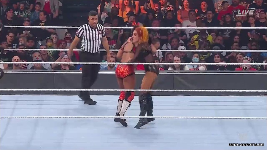 WWE_Hell_In_A_Cell_2022_720p_WEB_h264-HEEL_mp4_001713154.jpg