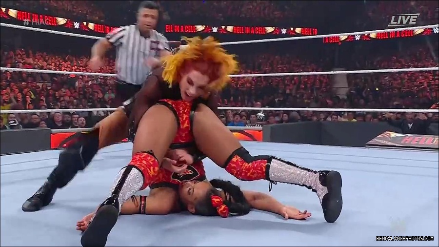 WWE_Hell_In_A_Cell_2022_720p_WEB_h264-HEEL_mp4_001715954.jpg