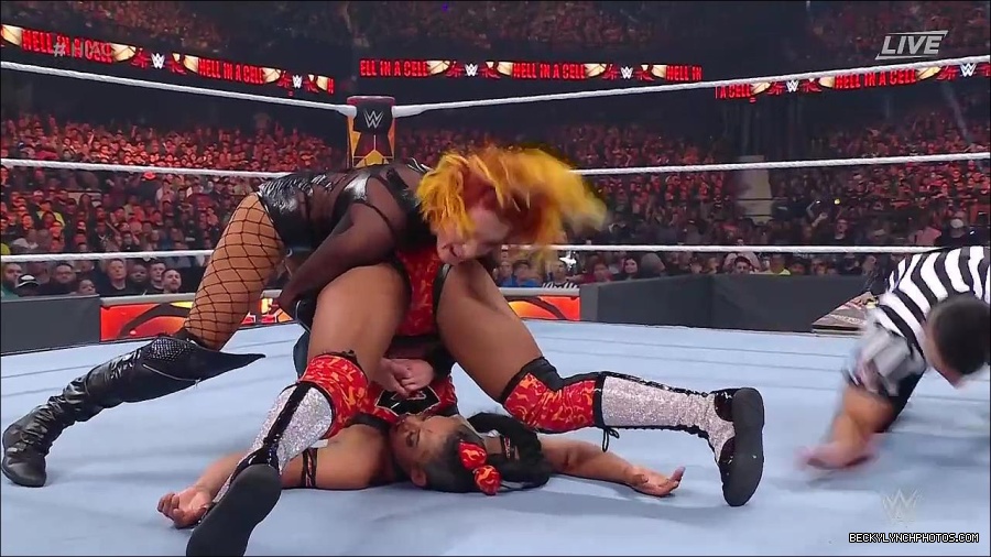 WWE_Hell_In_A_Cell_2022_720p_WEB_h264-HEEL_mp4_001717154.jpg