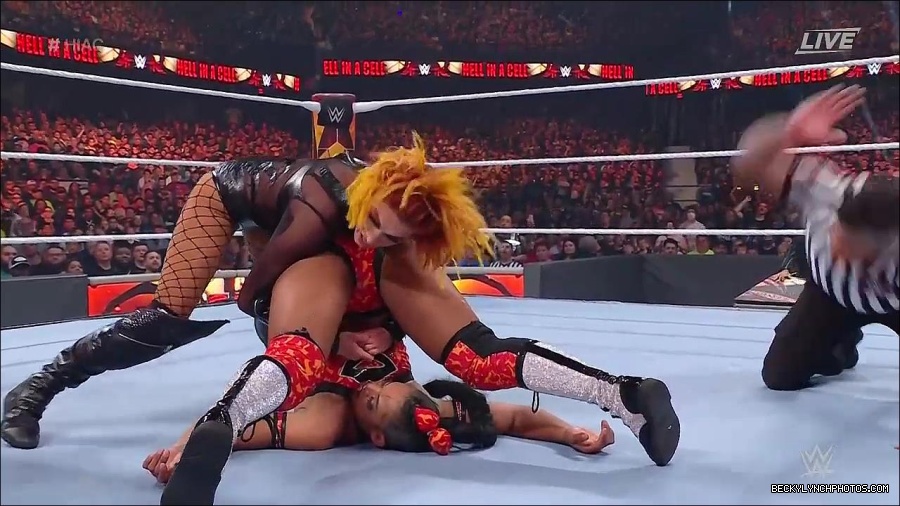 WWE_Hell_In_A_Cell_2022_720p_WEB_h264-HEEL_mp4_001717954.jpg