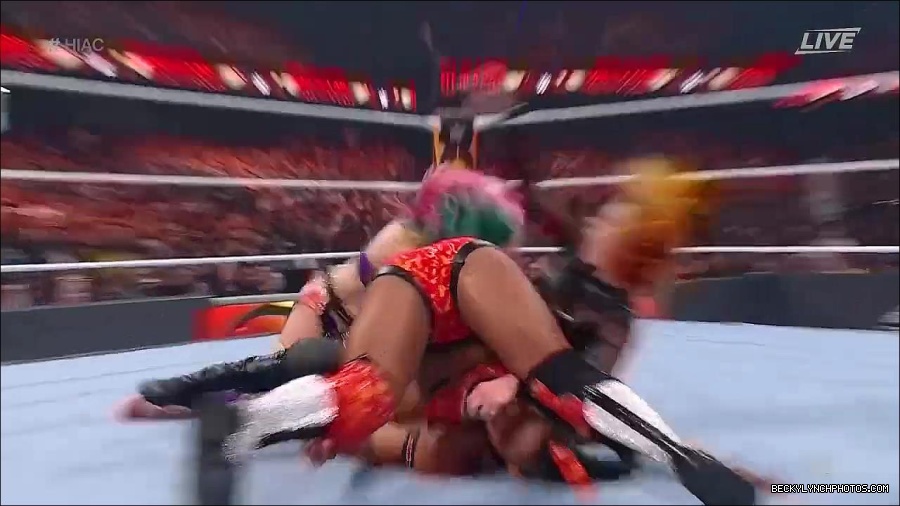 WWE_Hell_In_A_Cell_2022_720p_WEB_h264-HEEL_mp4_001718754.jpg