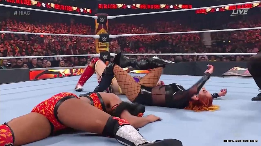 WWE_Hell_In_A_Cell_2022_720p_WEB_h264-HEEL_mp4_001719554.jpg