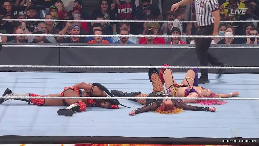 WWE_Hell_In_A_Cell_2022_720p_WEB_h264-HEEL_mp4_001723154.jpg