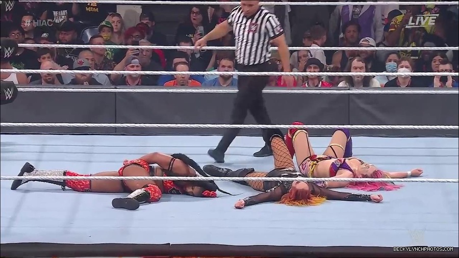 WWE_Hell_In_A_Cell_2022_720p_WEB_h264-HEEL_mp4_001723954.jpg