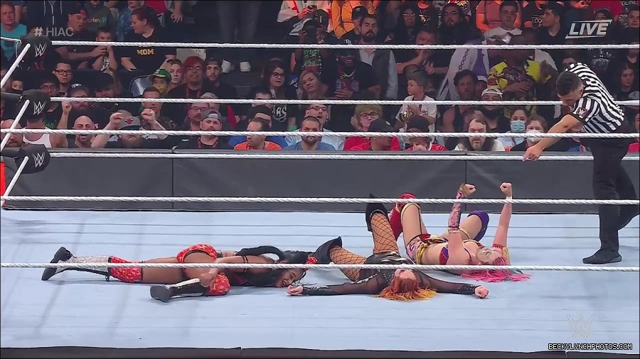 WWE_Hell_In_A_Cell_2022_720p_WEB_h264-HEEL_mp4_001744754.jpg