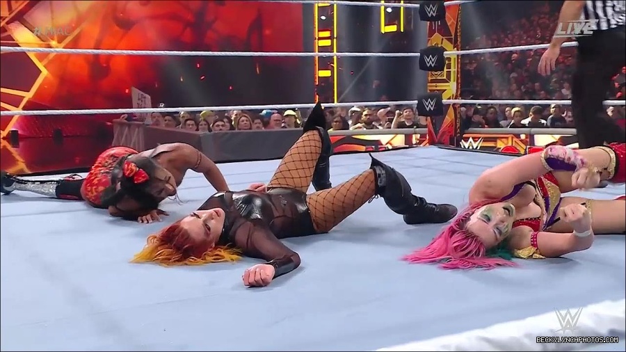 WWE_Hell_In_A_Cell_2022_720p_WEB_h264-HEEL_mp4_001746754.jpg