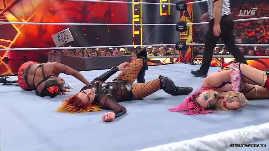 WWE_Hell_In_A_Cell_2022_720p_WEB_h264-HEEL_mp4_001747154.jpg