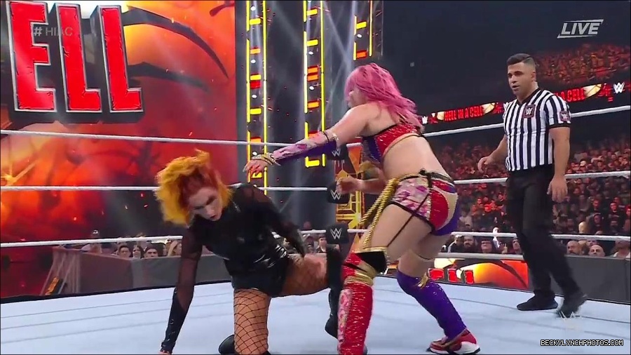 WWE_Hell_In_A_Cell_2022_720p_WEB_h264-HEEL_mp4_001755554.jpg