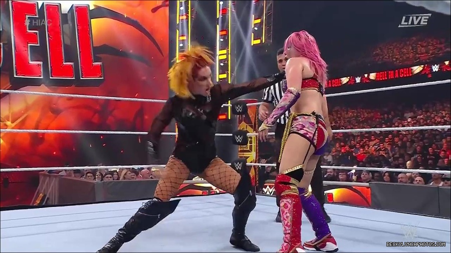 WWE_Hell_In_A_Cell_2022_720p_WEB_h264-HEEL_mp4_001756754.jpg