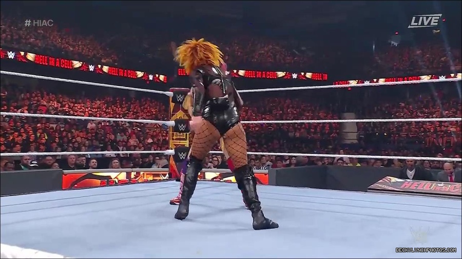 WWE_Hell_In_A_Cell_2022_720p_WEB_h264-HEEL_mp4_001757954.jpg