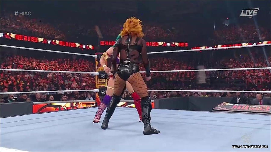 WWE_Hell_In_A_Cell_2022_720p_WEB_h264-HEEL_mp4_001758754.jpg