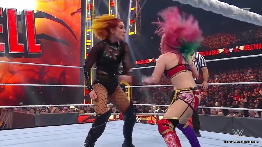 WWE_Hell_In_A_Cell_2022_720p_WEB_h264-HEEL_mp4_001760354.jpg