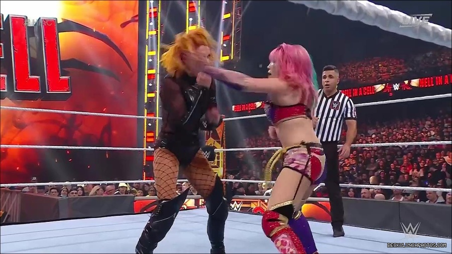 WWE_Hell_In_A_Cell_2022_720p_WEB_h264-HEEL_mp4_001760754.jpg