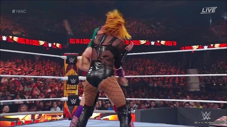WWE_Hell_In_A_Cell_2022_720p_WEB_h264-HEEL_mp4_001761554.jpg