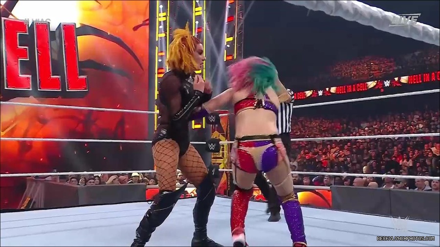 WWE_Hell_In_A_Cell_2022_720p_WEB_h264-HEEL_mp4_001761954.jpg