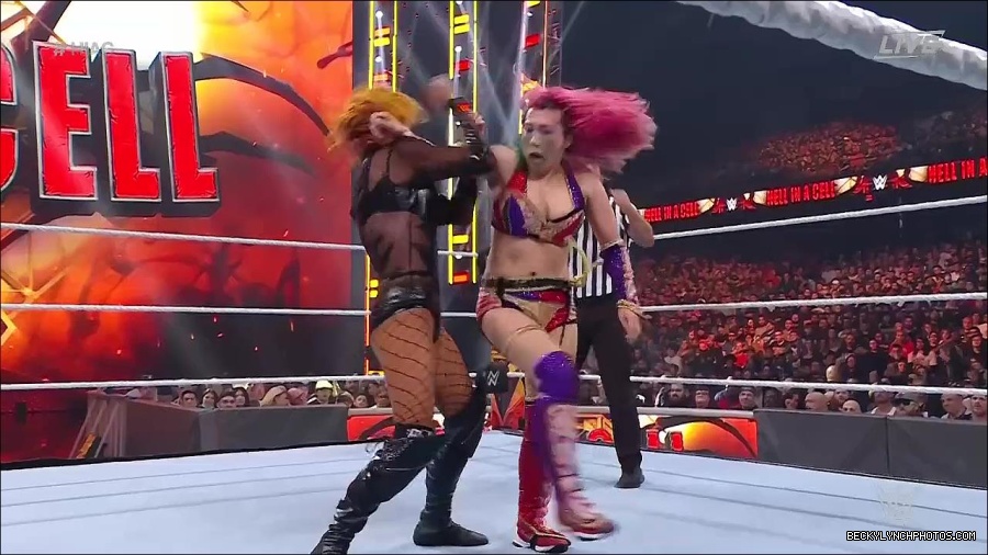 WWE_Hell_In_A_Cell_2022_720p_WEB_h264-HEEL_mp4_001762354.jpg