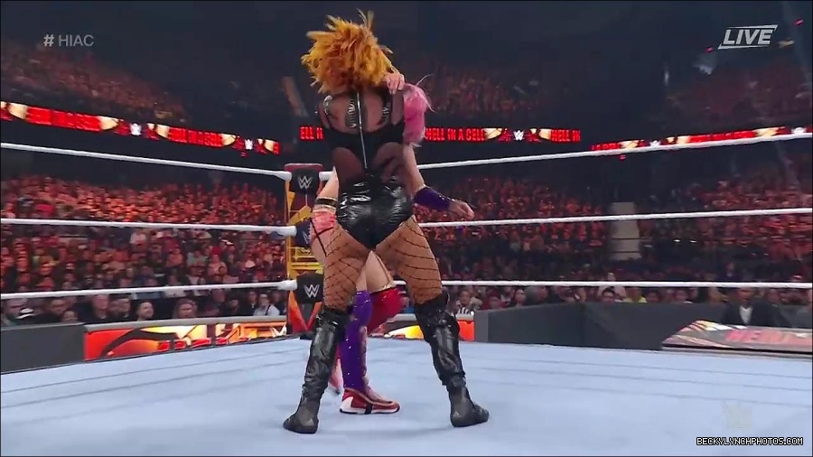 WWE_Hell_In_A_Cell_2022_720p_WEB_h264-HEEL_mp4_001762754.jpg