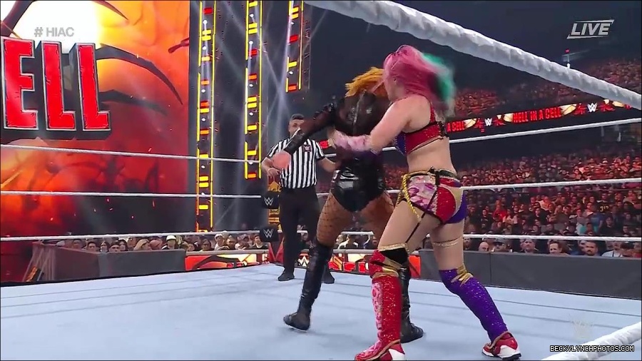 WWE_Hell_In_A_Cell_2022_720p_WEB_h264-HEEL_mp4_001765154.jpg