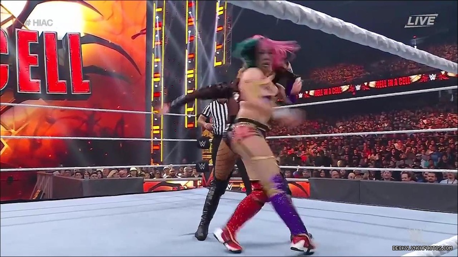 WWE_Hell_In_A_Cell_2022_720p_WEB_h264-HEEL_mp4_001765954.jpg