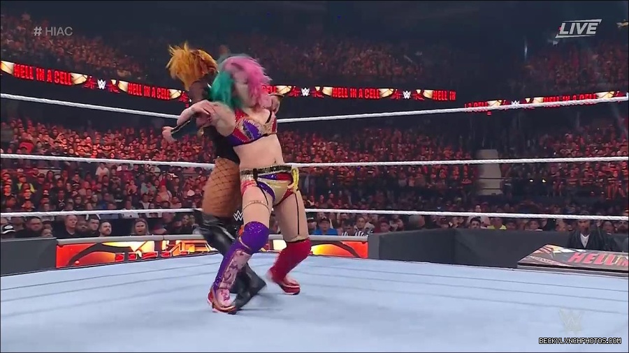 WWE_Hell_In_A_Cell_2022_720p_WEB_h264-HEEL_mp4_001766754.jpg