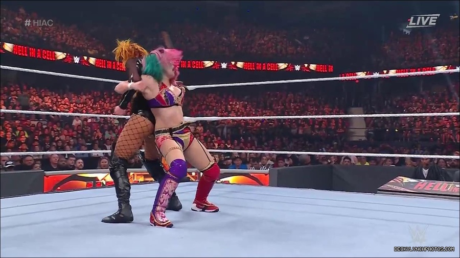 WWE_Hell_In_A_Cell_2022_720p_WEB_h264-HEEL_mp4_001767554.jpg