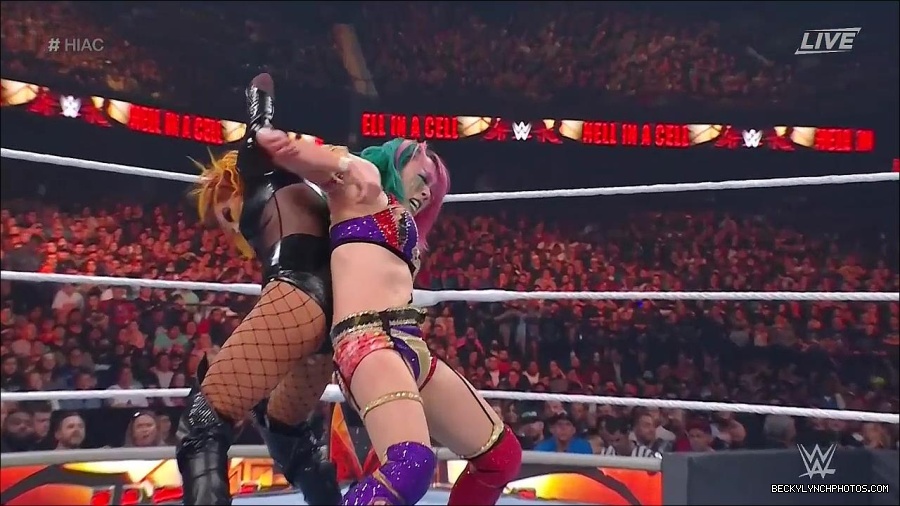 WWE_Hell_In_A_Cell_2022_720p_WEB_h264-HEEL_mp4_001769554.jpg