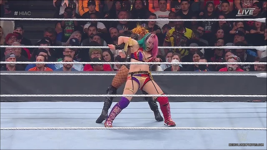 WWE_Hell_In_A_Cell_2022_720p_WEB_h264-HEEL_mp4_001770354.jpg