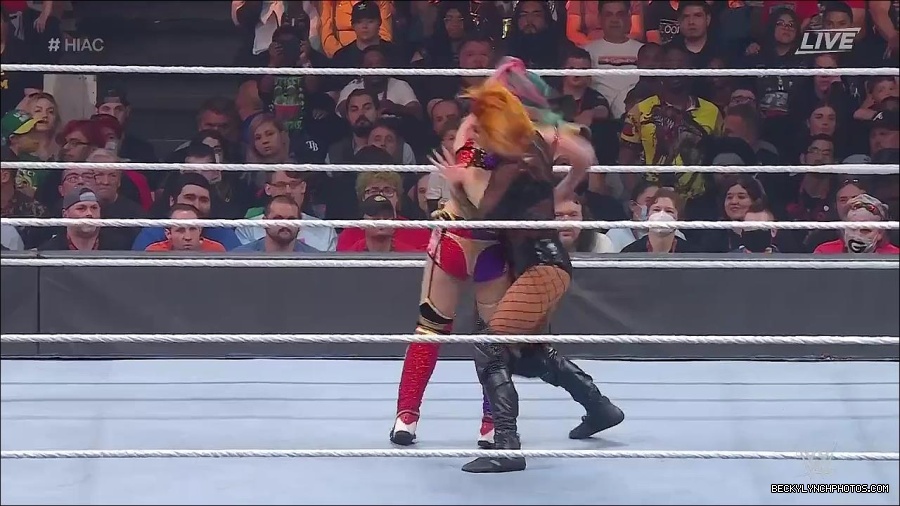 WWE_Hell_In_A_Cell_2022_720p_WEB_h264-HEEL_mp4_001772354.jpg