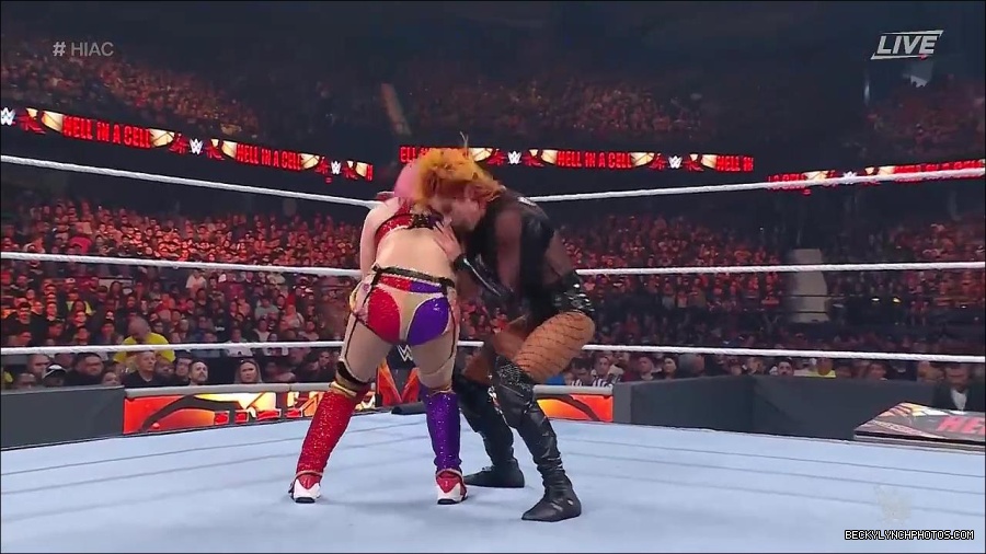 WWE_Hell_In_A_Cell_2022_720p_WEB_h264-HEEL_mp4_001773154.jpg