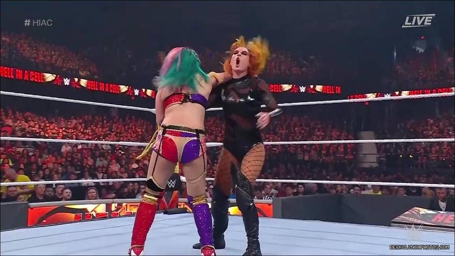 WWE_Hell_In_A_Cell_2022_720p_WEB_h264-HEEL_mp4_001773954.jpg